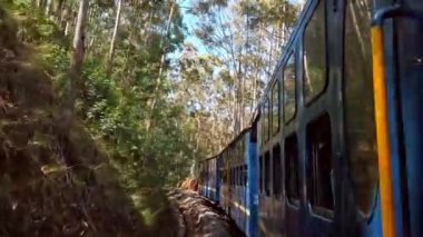 Coonoor, Tamil Nadu, Hindistan - Aralık 2019. Nilgiri Dağı demiryolu, Güney Hindistan 'da Mettupalayam ve Udagamandalam arasında çalışır..