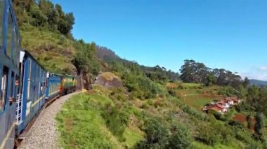 Coonoor, Tamil Nadu, Hindistan - Aralık 2019. Nilgiri Dağı demiryolu, Güney Hindistan 'da Mettupalayam ve Udagamandalam arasında çalışır..