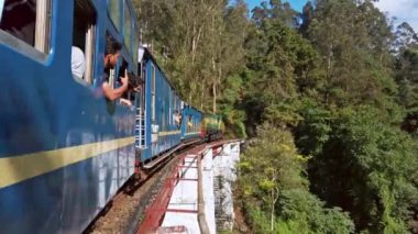 Coonoor, Tamil Nadu, Hindistan - Aralık 2019. Nilgiri Dağı demiryolu, Güney Hindistan 'da Mettupalayam ve Udagamandalam arasında çalışır..