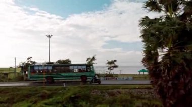 Rameshwaram, Hindistan - Aralık 2019. Rameshwaram 'a giden ekspres trenin dışını izle.