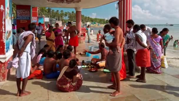 Rameshwaram India Circa Dicembre 2019 Gente Indù Che Bagno Nel — Video Stock