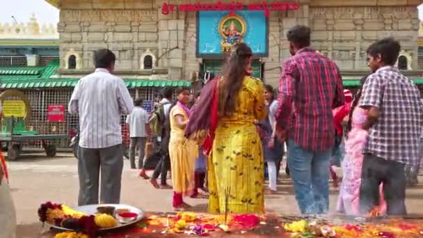 Mysore Ινδία Περίπου Δεκέμβριος 2019 Πιστοί Επισκέπτονται Ναό Chamundeshwari Της — Αρχείο Βίντεο
