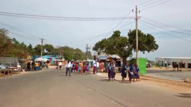 Mysore, Hindistan - Aralık 2019. Takipçiler Mysore yakınlarındaki Chamundi Tepeleri 'ndeki Sri Chamundeshwari Tapınağını ziyaret ediyorlar..