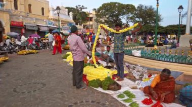 Mysore, Hindistan - Aralık 2019. Mysore 'daki Devaraja Pazarı manzarası.