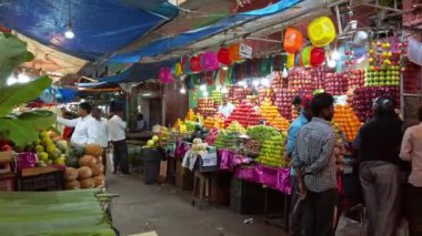 Mysore, Hindistan - Aralık 2019. Mysore 'daki Devaraja Pazarı manzarası.