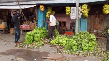 Mysore, Hindistan - Aralık 2019. Mysore 'daki Devaraja Pazarı manzarası.