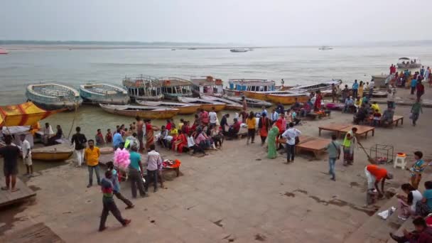 Varanasi India Circa Octubre 2019 Barcos Los Ghats Varanasi — Vídeos de Stock