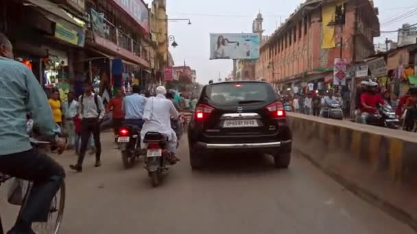 Varanasi Hindistan Ekim 2019 Varanasi Nin Kalabalık Caddelerinde Yol Trafiği — Stok video