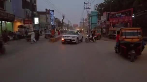 Varanasi Indien Cirka Oktober 2019 Vägtrafik Trånga Gatorna Varanasi — Stockvideo