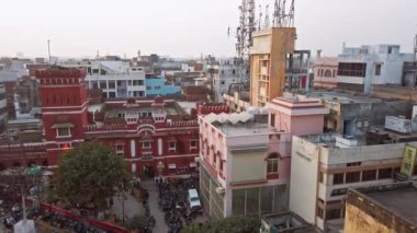 Varanasi, Hindistan - Ekim 2019. Varanasi eski şehir manzarası.