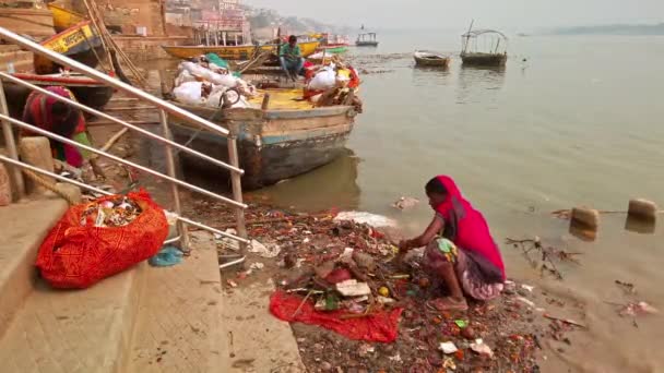 Варанасі Індія Близько Жовтня 2019 Року Забруднення Річки Ганга Варанасі — стокове відео