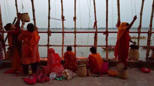 Varanasi Índia Circa Outubro 2019 Vida Cotidiana Nos Ghats Varanasi — Vídeo de Stock