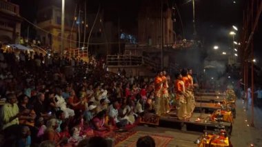 Varanasi, Hindistan - Ekim 2019. Dasashvamedh Ghat 'ta Ganga Aarti töreni.