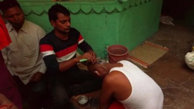 Varanasi, Hindistan - Ekim 2019. Manikarnika Ghat, Varanasi 'deki ghatlardan biridir ve en çok Hindu yakma yeri olarak bilinir..