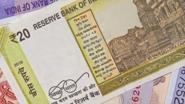 Gıcır gıcır Hintli banknotlarına yakından bak. 20 rupluk banknot..