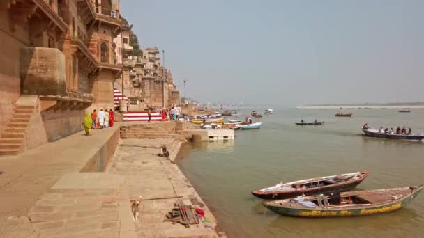 Varanasi Indien Circa November 2019 Boote Auf Den Ghats Von — Stockvideo