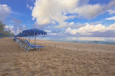 Karon Beach ve sabah ışık / Phuket Tayland