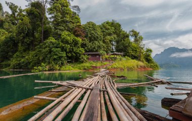 Güzel tatil gün Khao Sok Milli Parkı'nda, Suratthani, Tayland