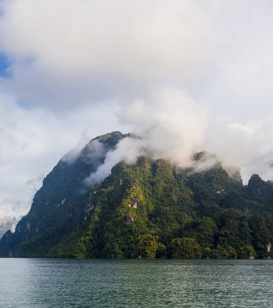 Güzel tatil gün Khao Sok Milli Parkı'nda, Suratthani, Tayland