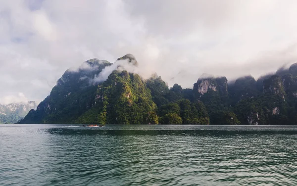 Dzień Piękny Dom Khao Sok Park Narodowy Suratthani Tajlandia — Zdjęcie stockowe