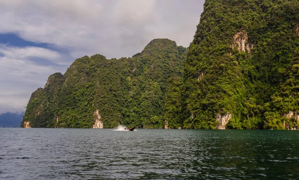 Dzień Piękny Dom Khao Sok Park Narodowy Suratthani Tajlandia — Zdjęcie stockowe