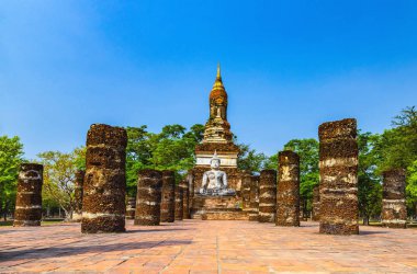 Sukhothai Tarih Parkı ve çevresinde öğle ve alacakaranlık