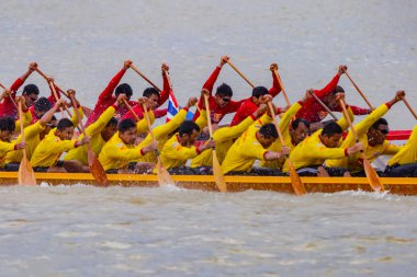 Nonthaburi pier Chao Phraya Nehri: Nonthaburi, Thailand fotoğraf Ağustos 17-19, 2018 üzerinde yarış 11 yıllık Nonthaburi uzun tekne 19 Ağustos 2018 üzerinde alınmıştır