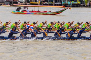 Nonthaburi pier Chao Phraya Nehri: Nonthaburi, Thailand fotoğraf Ağustos 17-19, 2018 üzerinde yarış 11 yıllık Nonthaburi uzun tekne 19 Ağustos 2018 üzerinde alınmıştır