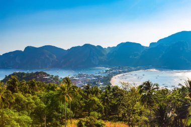 Phi Phi Don akşam ve Phi Phi Island Krabi, Tayland, twilight bakış