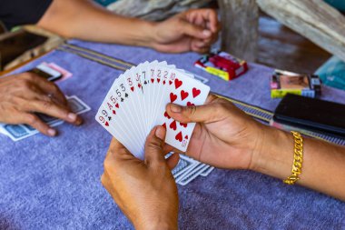 Iskambil kağıtları ile serbest zaman aktiviteleri