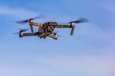 Drone yüksek açı görüntü kaydediyor