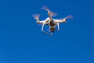 Drone yüksek açı görüntü kaydediyor