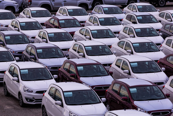 24 августа 2019 года Таиланд является автомобильной производственной базой ведущих компаний Много автомобилей в Лаем Чабанг Порт ждут, чтобы быть экспортированными в зарубежные страны, Чонбури, Таиланд
