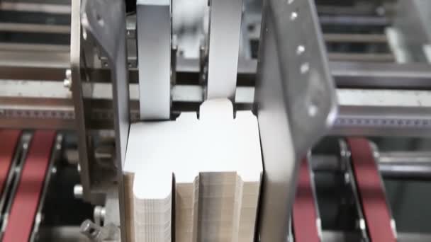 Automatisiertes Maschinenpaket Für Die Produktion Lieferung Der Maschine Die Hände — Stockvideo