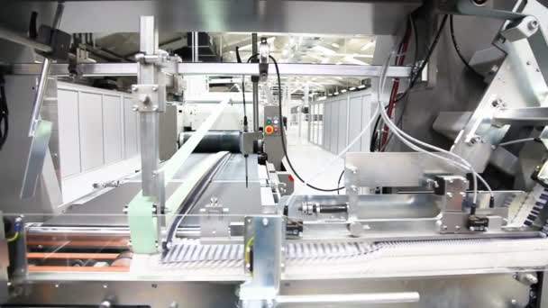 Máquina Automática Que Trabaja Cajas Cartón Plegables Casa Impresión Prepara — Vídeo de stock