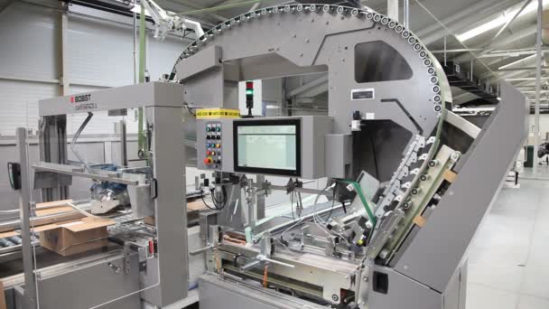 Moderne Industrielle Verpackungsmaschine Für Die Verpackung Schachteln Industriebetrieb Weiträumig — Stockvideo