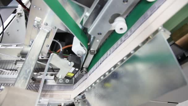 现代工厂自动化生产线 平底锅射击 — 图库视频影像