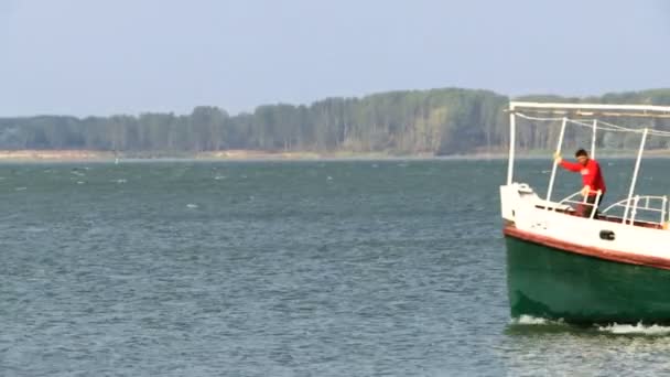 Velho Rio Tugboat Passando Rio Danúbio — Vídeo de Stock