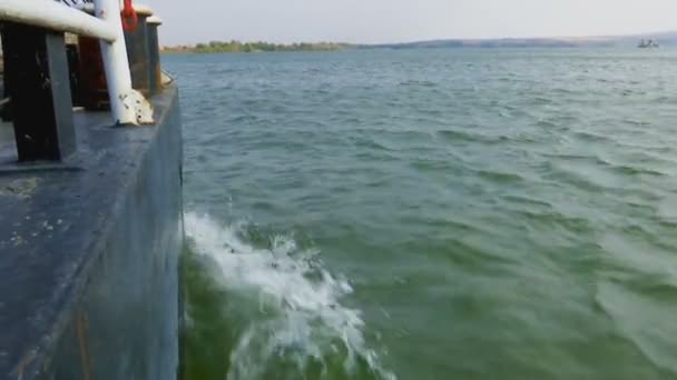 Olas Río Danubio Causadas Por Gran Barco — Vídeos de Stock