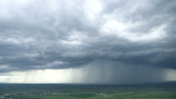 Lasso Tempo Drammatiche Nuvole Piovose Sulla Pianura Tempesta Movimento — Video Stock