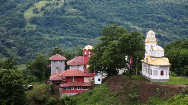 Gece Kalmak Için Kilise Han Ile Tepelerde Ortodoks Manastırı — Stok video