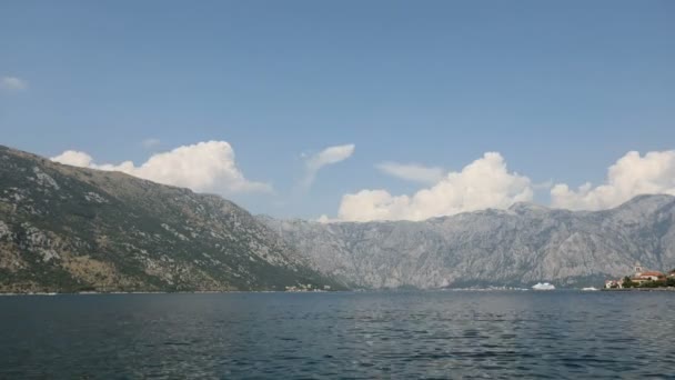 Tepeüzerinde Bulutlar Ile Kotor Körfezi Nin Bir Parçası Time Lapse — Stok video