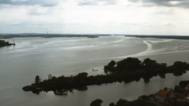 Ulu Tuna Nehri Nin Geniş Noktasında Ile Uçmak — Stok video