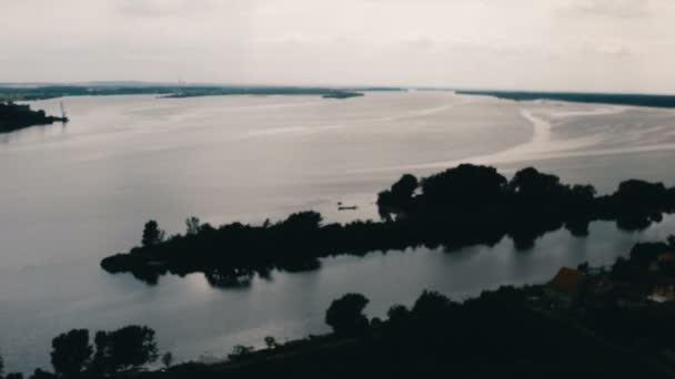 Flyg Över Donau Vid Dess Bredaste Punkt — Stockvideo