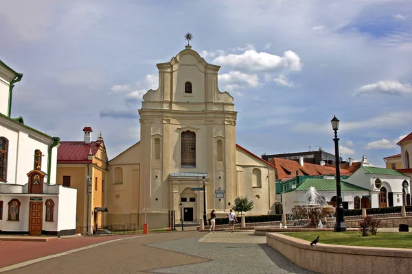 白俄罗斯明斯克 2018年8月13日 圣约瑟夫教堂是前罗马天主教教堂 这座建筑以巴洛克建筑风格为例 于1752年竣工 教会是以它所属的修道院命名的 — 图库照片