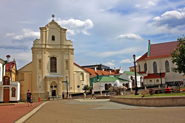 Minsk, Beyaz Rusya - 13 Ağustos 2018: St Joseph Kilisesi eski bir Roma Katolik Kilisesi olduğunu. Barok mimari tarzı bir örnektir, bina 1752 tamamlandı. Kilise için ait manastır sonra seçildi.  