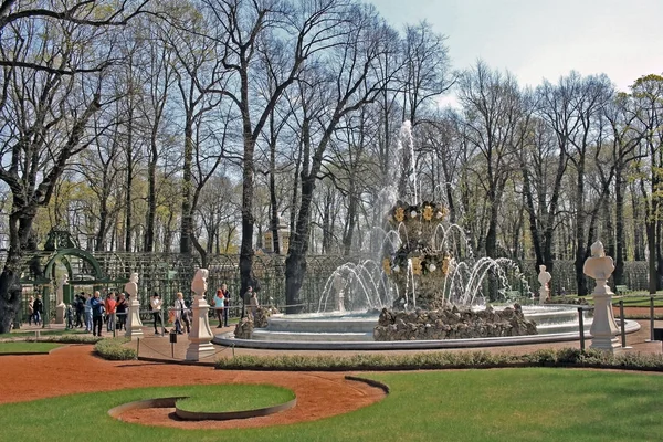 Letní zahrada v Saint-Petersburg, Rusko — Stock fotografie