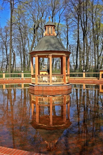 Summer Garden in Saint-Petersburg, Russia — Stock Photo, Image