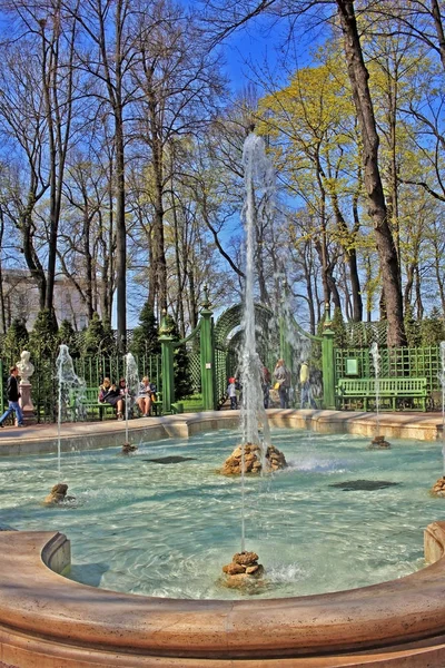 Letní zahrada v st. petersburg, Rusko — Stock fotografie