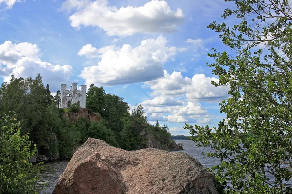 Vyborg Rusia Julio 2016 Isla Los Muertos Parque Monrepos Monrepos —  Fotos de Stock